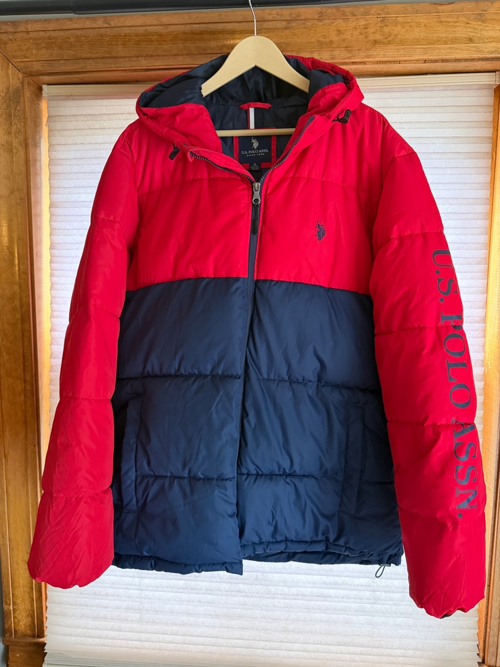 U.S. Polo Assn. Men’s Red & Navy Puffer Jacket with Hood XL 0191